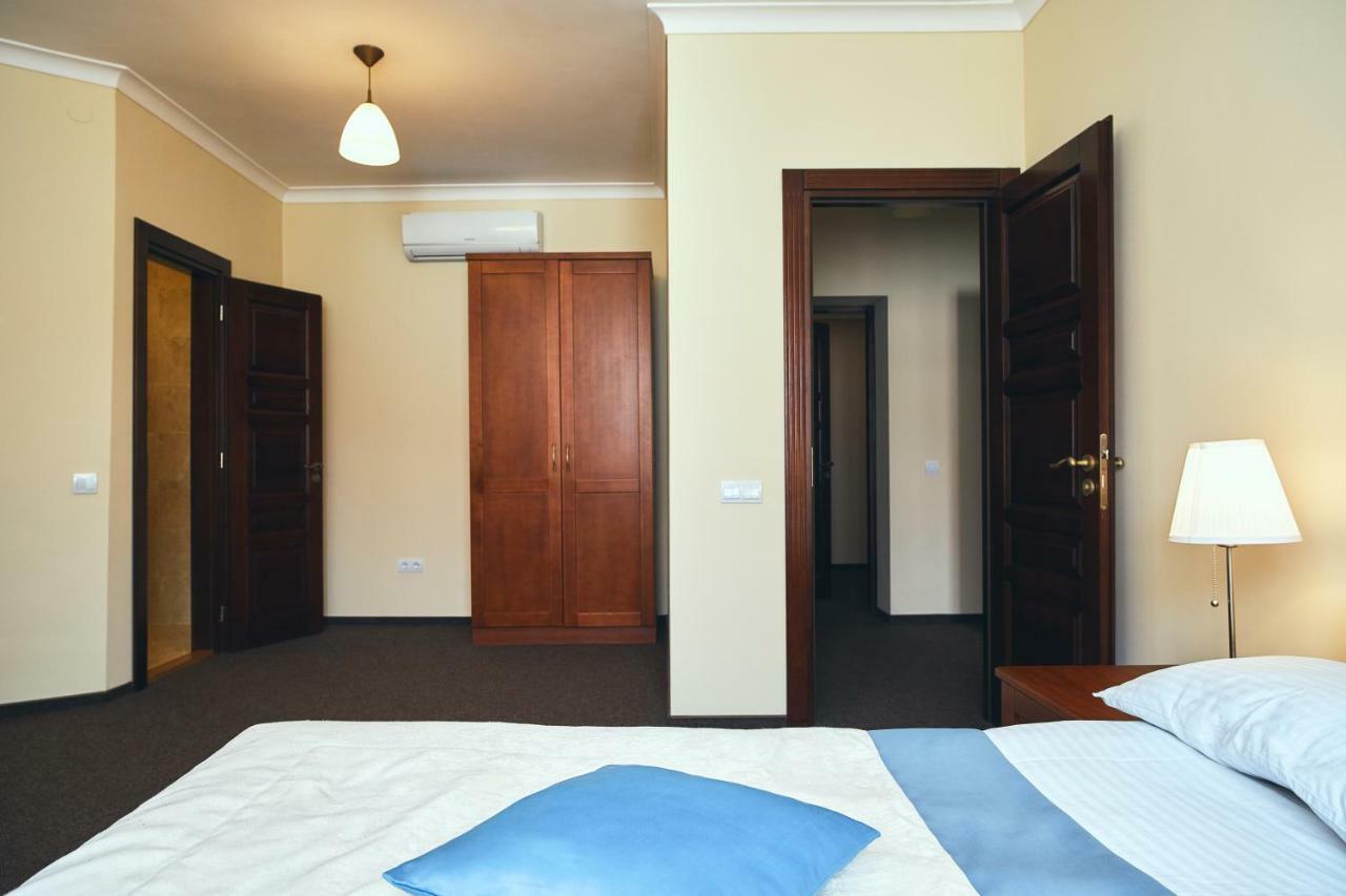 Hotel Patriarshyi Lviv Exterior photo