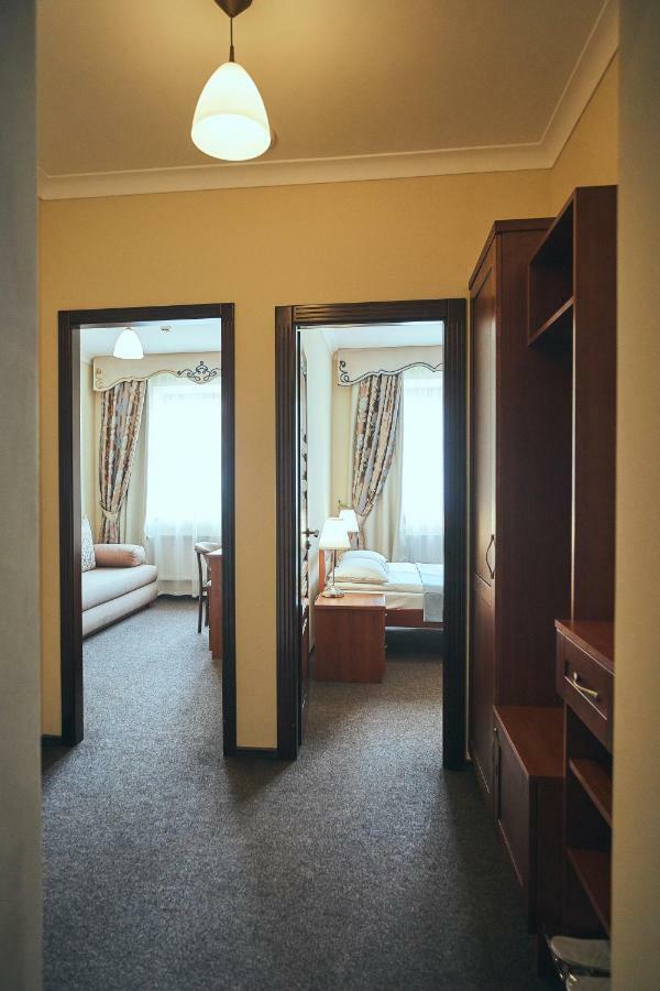 Hotel Patriarshyi Lviv Exterior photo